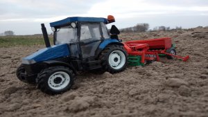 NewHolland TD5030+Zestaw uprawowo-siewny Agromasz+Polonez 3m