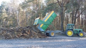 Przyczepa  & John Deere