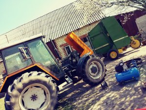 Renault 651.4 S & John Deere 550