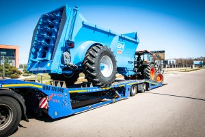 Transport rozrzutnika Buffalo RX1600 do naszego klienta w Luxemburgu.