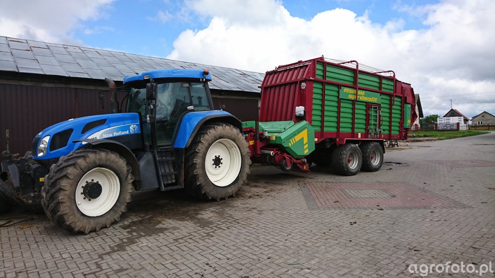 New Holland T7550 +strautmann