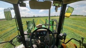 John Deere 5720