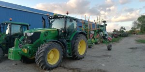 John Deere 6215R