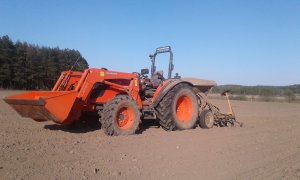 Kubota M7060 + Vicon