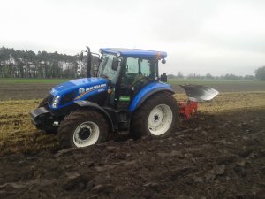 New Holland TD5.85 & Agro Masz POL3