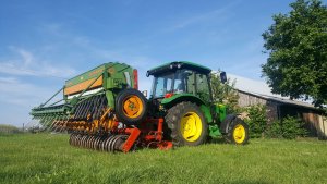 John Deere 5055e & amazone