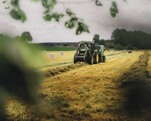 John Deere 6534 Premium + McHale f5500