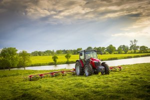 Ciągnik Massey Ferguson 5711