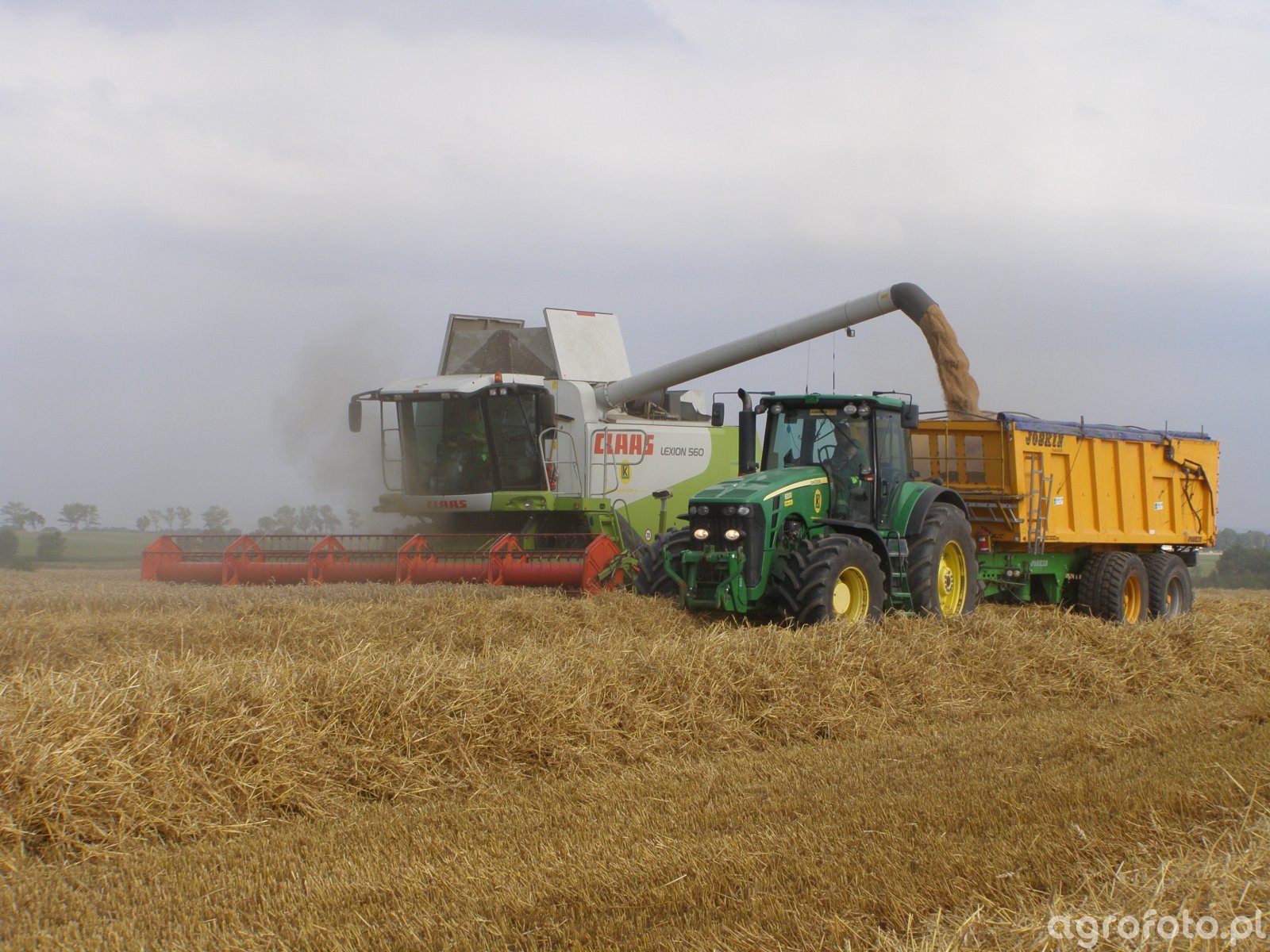 Claas Lexion 560 & John Deere 8330 + Przyczepa Joskin