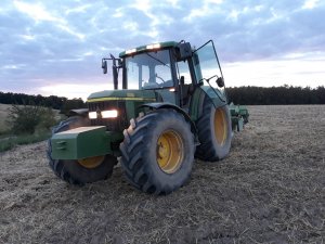 John Deere 6410