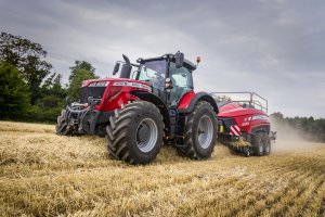 Prasa Massey Ferguson 2370 UHD i ciągnik Massey Ferguson 8740S