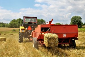 Prasowanie słomy jęczmiennej