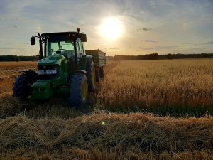 John Deere 5080M & Pronar T653/1