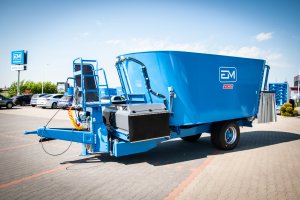 Wóz paszowy RINO FXX1600