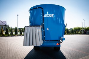 Wóz paszowy RINO FXX1600