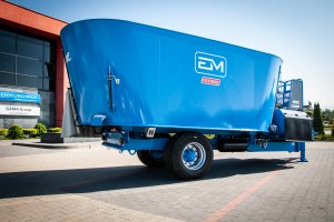 Wóz paszowy RINO FXX1600