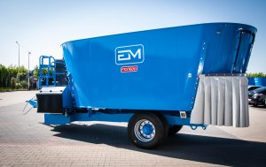 Wóz paszowy RINO FXX1600