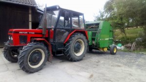 Zetor 7745 i Prasa JOHN DEERE 540 