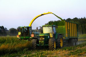 John Deere 7300 
John Deere 7810 + Bergman