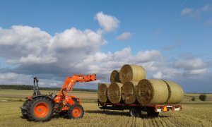 Kubota M7060 & laweta sam.