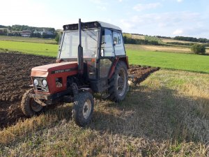 Zetor 7211 + pługi