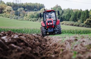 Belarus 1221.3 & Akpil 250 3+1