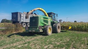 John Deere 7500