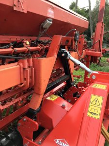 Kuhn HR 303 i Logiseme m3000