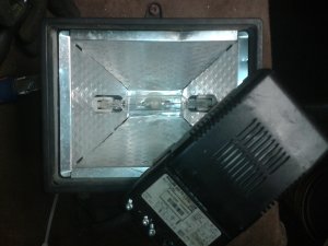 lampa MH w oprawie po żarówce halogenowej