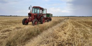 MTZ 82 + SANOK D-47