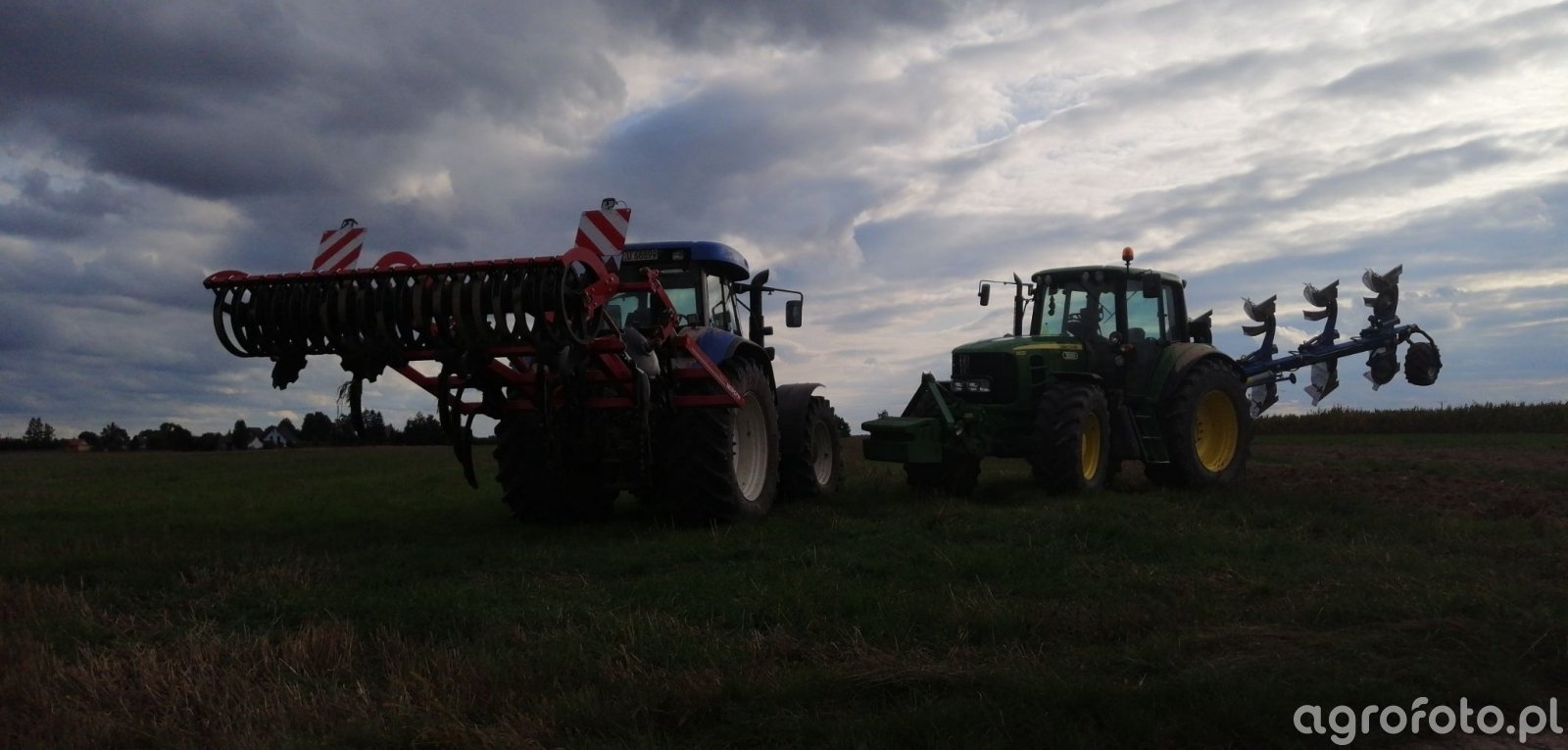 NH T7550 + Horsch Terrano 3FX & JD 6630P + Overum CX