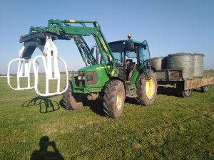 John Deere 5080M + przyczepa