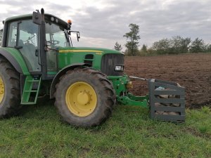 John Deere 6830 i kosz na kamienie