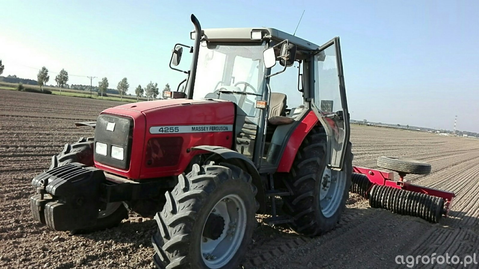 Foto ciagnik Massey Ferguson 4255 + Jacek 707312 Galeria rolnicza