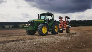 John Deere 8420 &  Vaderstad carrier 650.