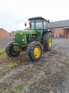 John Deere 4240