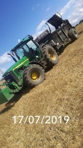 Rozrzucanie obornika, Lipiec 2019.
John Deere 8300 & Brochard Black Line. 