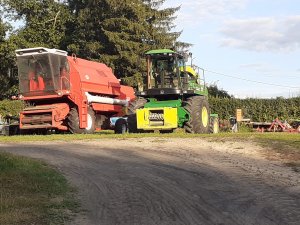 Bizon gigant Z083  & John Deere 6810