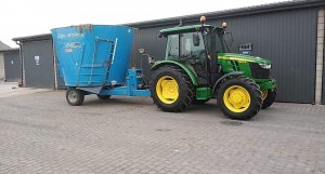 John Deere 5075E