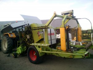 Renault 180.95 i Claas Rollant 255 RC Uniwrap