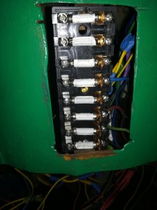 Skrzynka bezpieczników ośmio krotna w C-4011