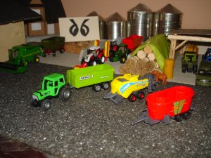 Deutz Fahr DX 6.31 + przyczepa + paszowóz + prasa