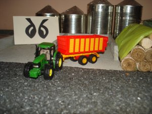 John Deere + przyczepa do kiszonki