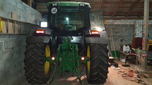 John Deere 6210