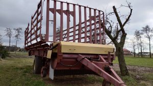 Przyczepa samozbierająca