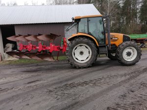 Renault Ares 556 Rz i Unia Ibis 3+1 XL