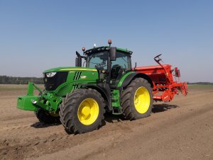 John Deere 6175R i Kuhn Integra 3003