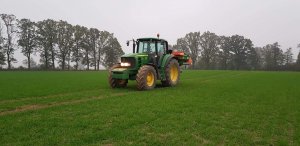 John Deere 6830