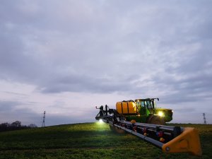 John Deere R4050i zabieg na rzepak.