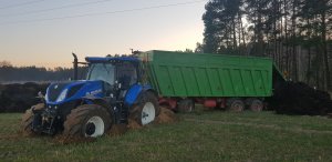 New Holland i przyczepa